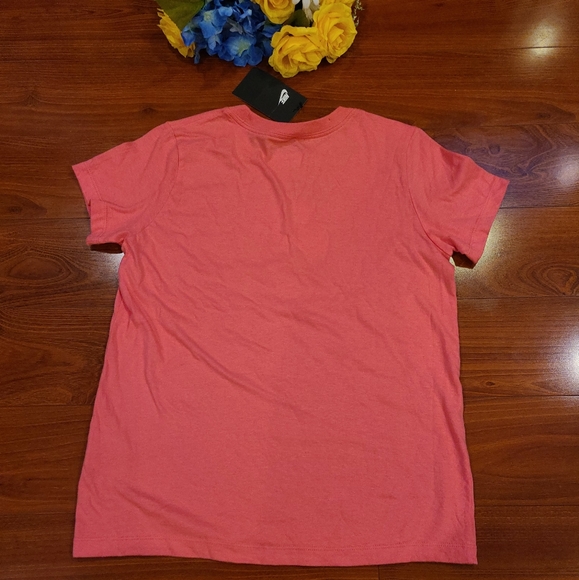 Nike Girls Neon Pink Tshirt **flaw - Picture 2 of 8